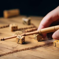 Cách Chơi Xóc Đĩa Truyền Thống – Xóc Đĩa và Game Casino