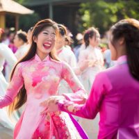 Tết Nguyên Đán, Lễ hội Tết Trung Thu, Tết Đoan Ngũ, Ao dài, Quan họ: Truyền thống và văn hóa đặc sắc của Việt Nam